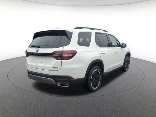 Platinum White 2026 Honda Pilot Touring 8-Passenger