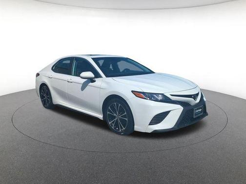 Super White 2020 Toyota Camry SE