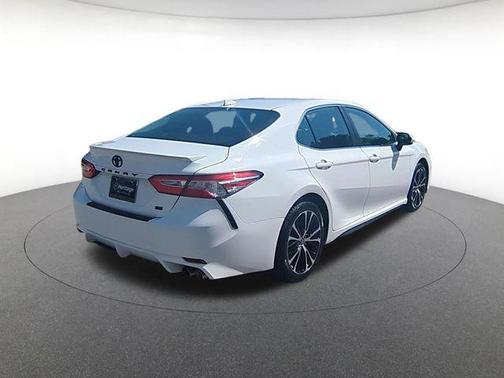 Super White 2020 Toyota Camry SE