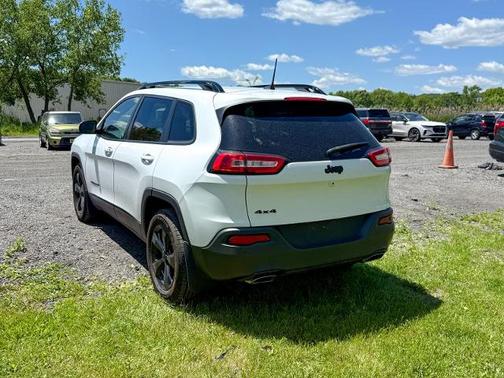 Bright White Clearcoat 2018 Jeep Cherokee LIMITED