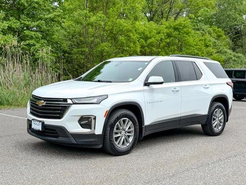 Summit White 2023 Chevrolet Traverse LT CLOTH