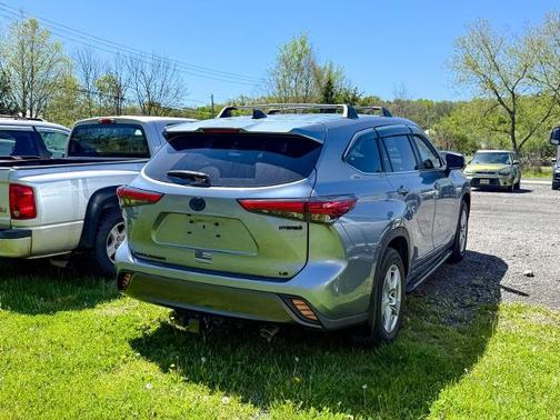 Moon Dust 2023 Toyota Highlander LE
