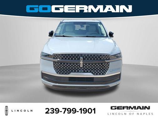 Gray Mist Metallic Tri-Coat 2026 Lincoln Navigator Reserve