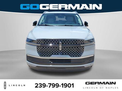 Gray Mist Metallic Tri-Coat 2026 Lincoln Navigator Reserve