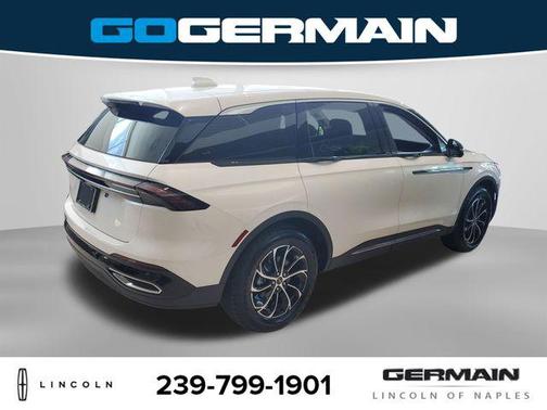 White Platinum Metallic Tri-Coat 2026 Lincoln Nautilus Premiere