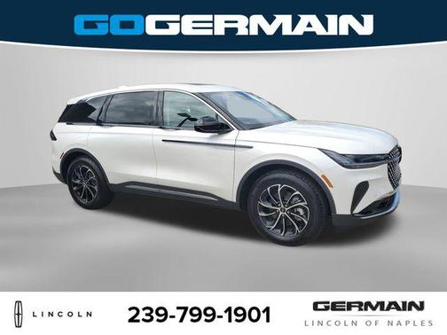 White Platinum Metallic Tri-Coat 2026 Lincoln Nautilus Premiere