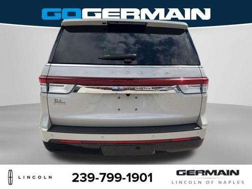 Ceramic Pearl Metallic Tri-Coat 2024 Lincoln Navigator Reserve