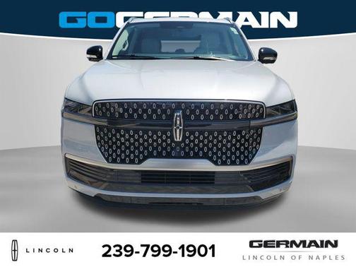 Crystal White Metallic Clearcoat 2026 Lincoln Navigator Reserve