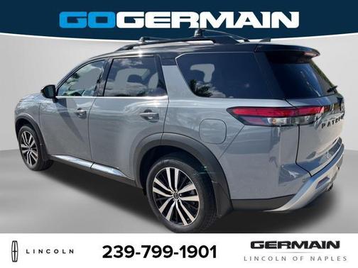 Solid Gray/Super Black 2024 Nissan Pathfinder Platinum 4WD