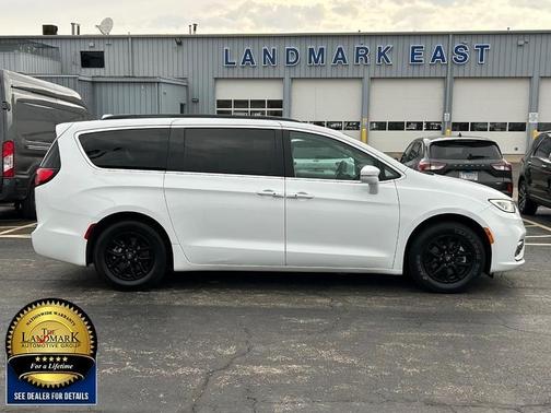 2022 Chrysler Pacifica Touring-L