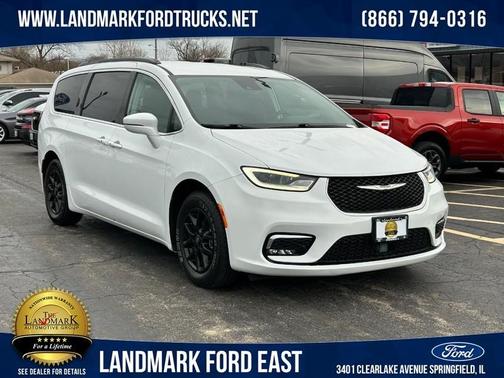 2022 Chrysler Pacifica Touring-L