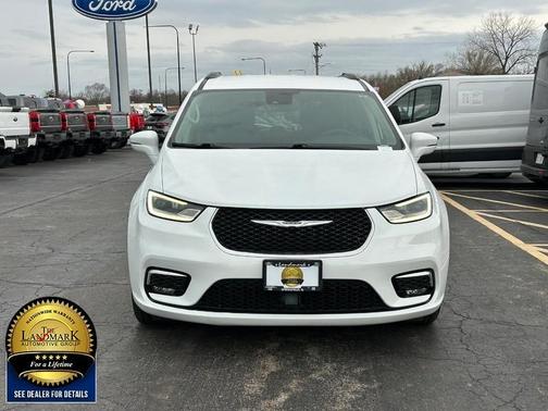 2022 Chrysler Pacifica Touring-L