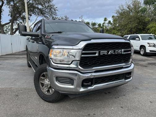 2020 RAM 2500 Tradesman Crew Cab 4X4 6'4' Box