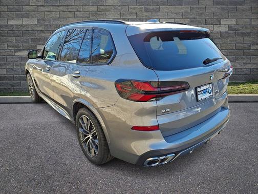 Skyscraper Grey Metallic 2026 BMW X5 M60i