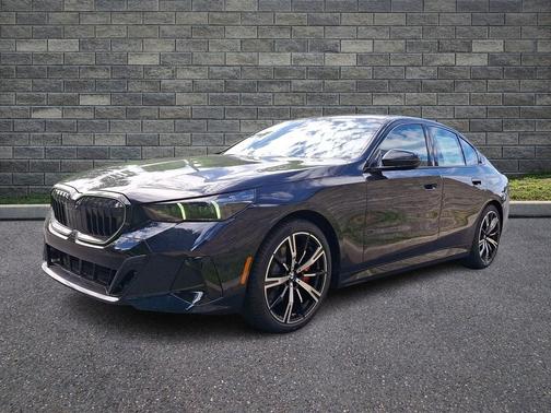 Carbon Black Metallic 2027 BMW 530 i xDrive