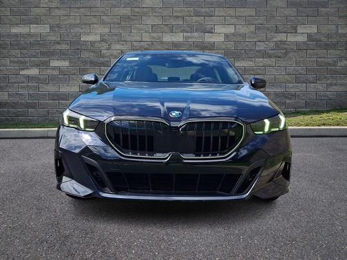 Carbon Black Metallic 2027 BMW 530 i xDrive