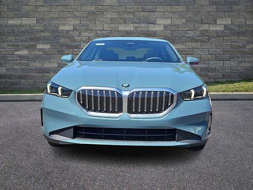 Cape York Green Metallic 2026 BMW 530 xDrive