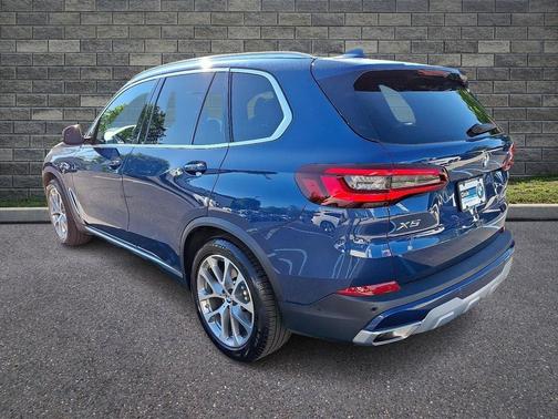 Phytonic Blue Metallic 2023 BMW X5 xDrive40i