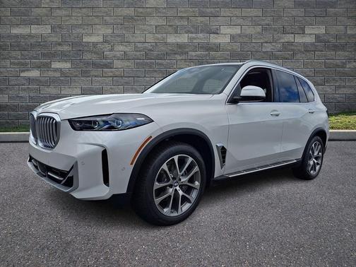 Mineral White Metallic 2026 BMW X5 xDrive40i