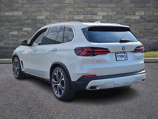 Mineral White Metallic 2026 BMW X5 PHEV xDrive50e