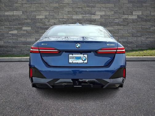 Phytonic Blue Metallic 2026 BMW 530 xDrive