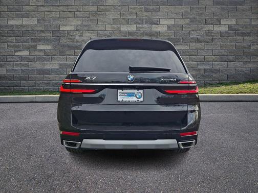 Black Sapphire Metallic 2026 BMW X7 xDrive40i