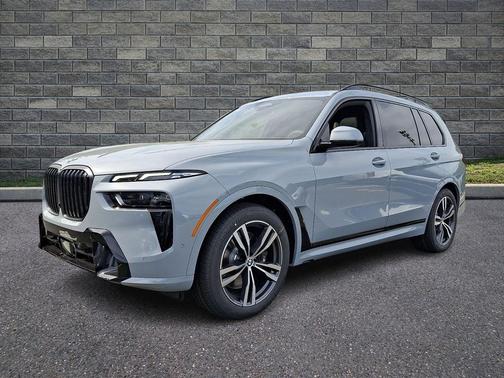 Brooklyn Grey Metallic 2027 BMW X7 xDrive40i
