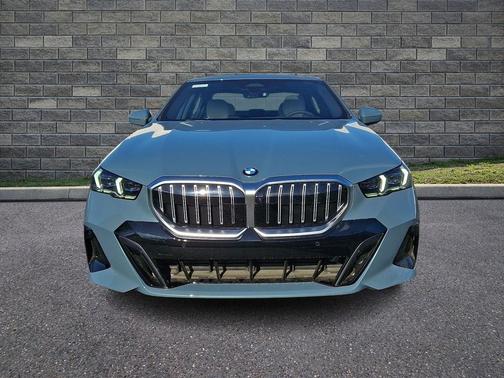 Cape York Green Metallic 2026 BMW 530 xDrive