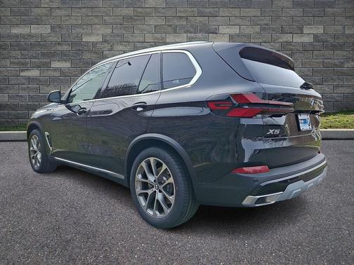 Black Sapphire Metallic 2026 BMW X5 xDrive40i