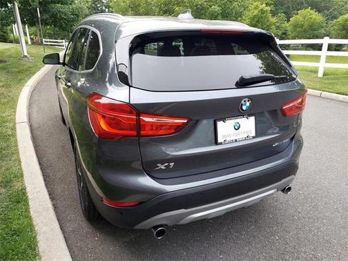 Photo 4 of 31 of 2019 BMW X1 xDrive28i