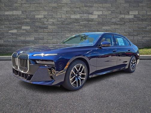 Tanzanite Blue II Metallic 2026 BMW 740 xDrive