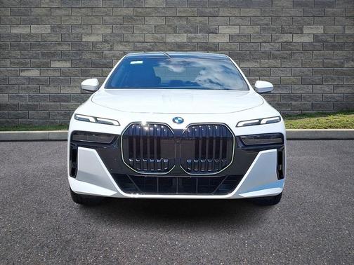 Mineral White Metallic 2026 BMW 740 xDrive