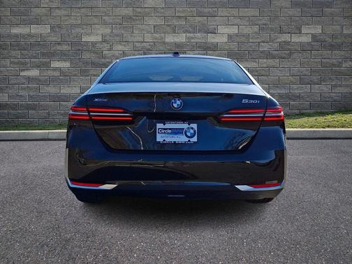 Black Sapphire Metallic 2026 BMW 530 xDrive