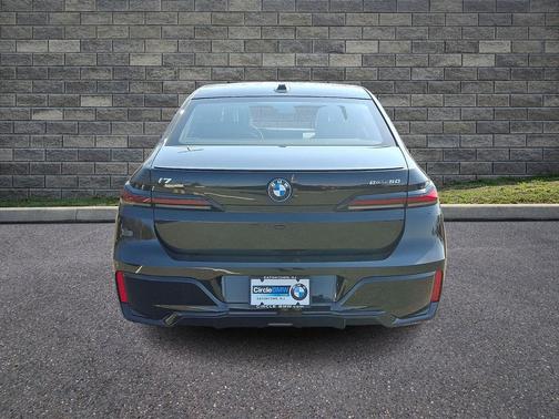 Black Sapphire Metallic 2026 BMW i7 eDrive50