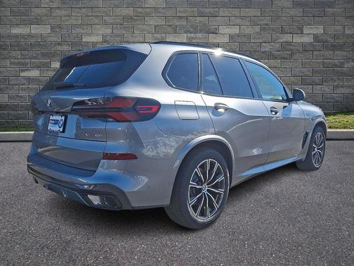 Skyscraper Grey Metallic 2026 BMW X5 xDrive40i