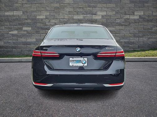 Black Sapphire Metallic 2026 BMW 530 xDrive