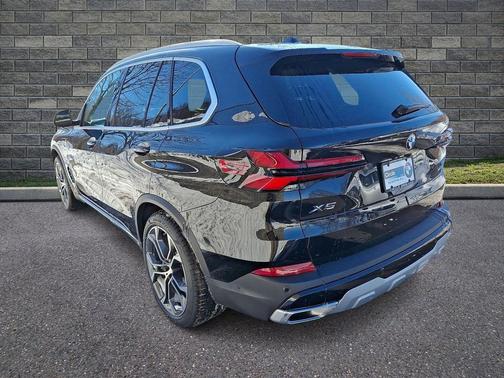 Black Sapphire Metallic 2026 BMW X5 xDrive40i