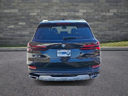 Black Sapphire Metallic 2026 BMW X5 xDrive40i