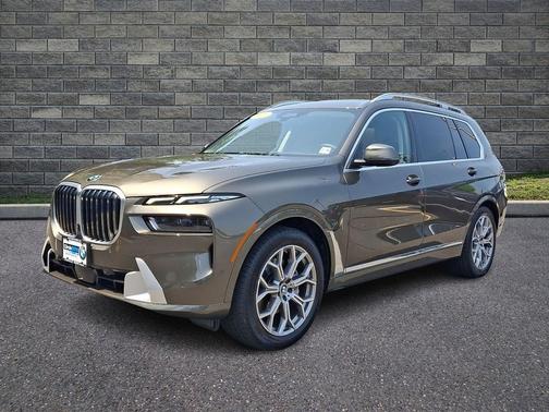 Manhattan Green Metallic 2025 BMW X7 xDrive40i