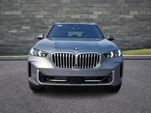 Skyscraper Grey Metallic 2026 BMW X5 xDrive40i