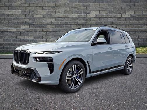 Brooklyn Grey Metallic 2027 BMW X7 xDrive40i