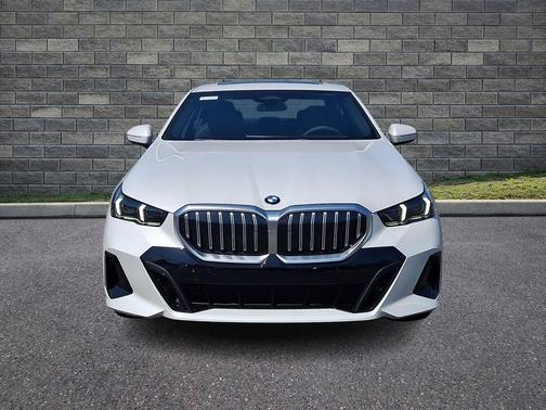 Mineral White Metallic 2026 BMW 530 xDrive
