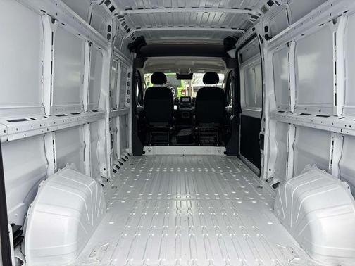 Bright White Clearcoat 2026 RAM ProMaster 2500 High Roof