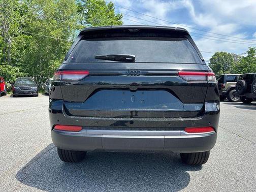 Diamond Black 2026 Jeep Grand Cherokee Sport
