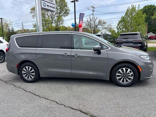Ceramic Gray Clearcoat 2023 Chrysler Pacifica Hybrid Touring L