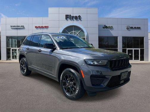 Metallic 2024 Jeep Grand Cherokee Laredo
