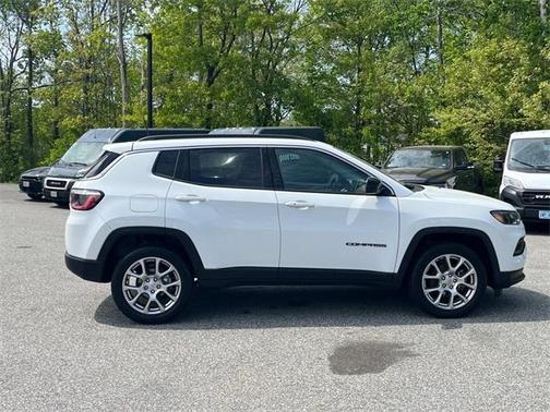 2022 Jeep Compass Latitude Lux