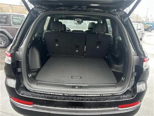 2026 Jeep Grand Cherokee Laredo