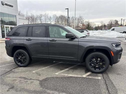 Metallic 2026 Jeep Grand Cherokee Laredo