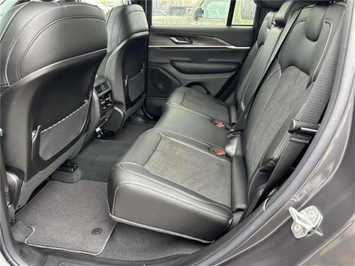 Metallic 2026 Jeep Grand Cherokee Laredo